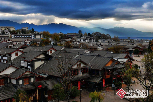 云南丽江古城焕发新活力，旅游市场蓬勃发展，最新新闻报道